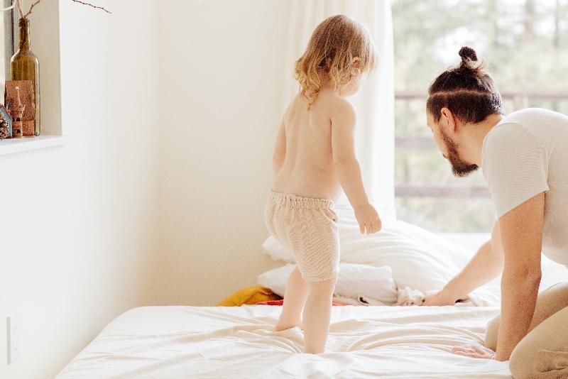 Développer le lien d’attachement dès l’arrivée de bébé